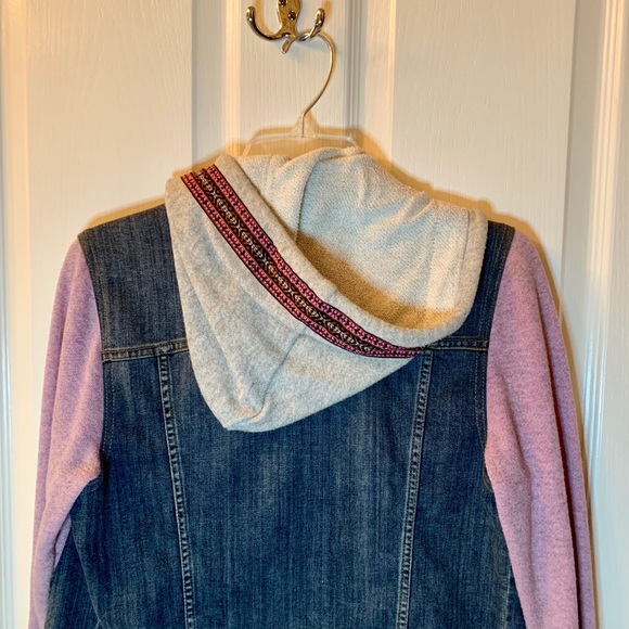 BDG Embroidered-Trim Hooded Denim Trucker Jacket - Picture 6 of 7